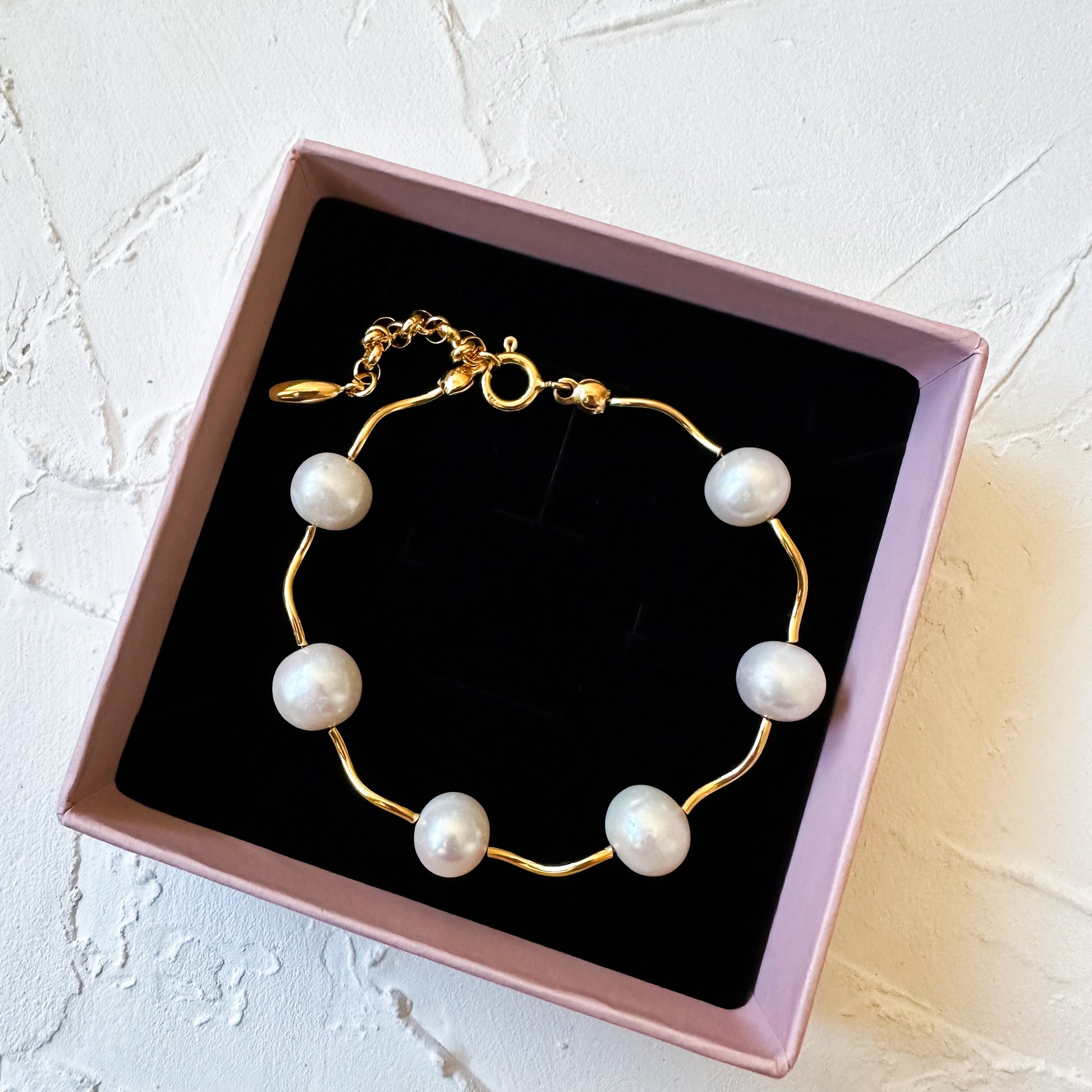 ICON PEARL BRACELET with 10mm freshwater pearls and sterling silver tubes, 24k gold plated